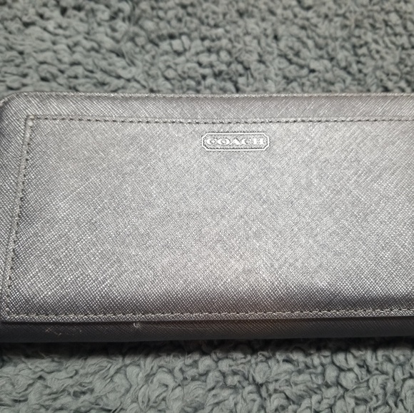 Coach Handbags - Coach  Wallet with zip closure